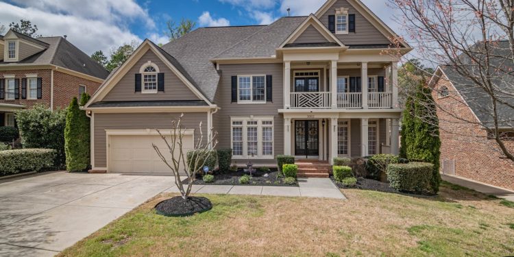 Real Estate Investment Trusts: A Beginner’s Guide