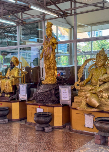 Discover Yogyakarta: Temples, Handicrafts and Scenic Countryside Trips